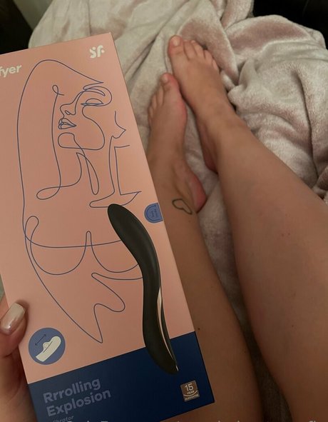 peachybooty sofia top actress image