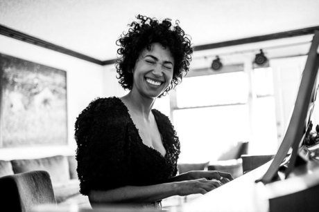 Andy Allo sexy star img