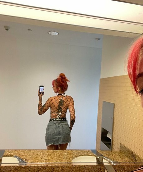 Cami Petyn top star photo