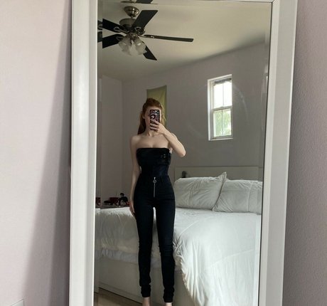 Francesca Capaldi nice actress picture