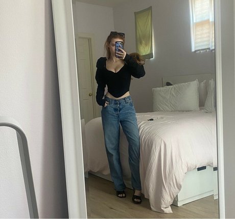 Francesca Capaldi nudes model pictures