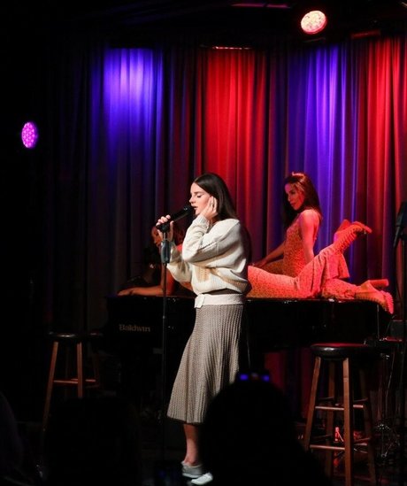 Lana Del Rey model pretty gallery