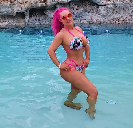 lesbian kissing onlyfans art xxx img