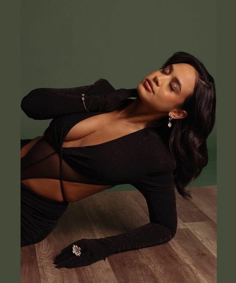 Emily Tosta star sex images