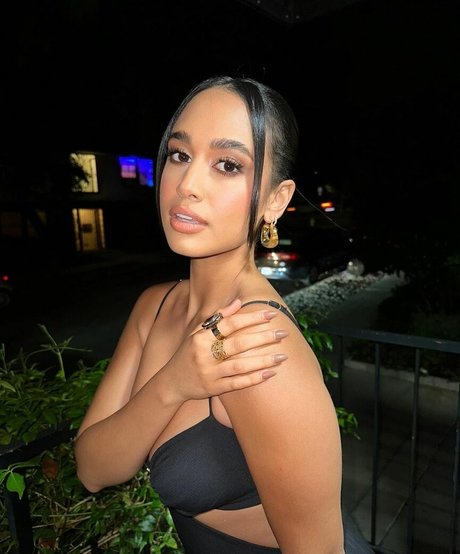 Emily Tosta star images