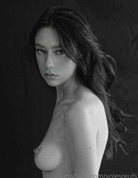 yolesreufs model perfect image