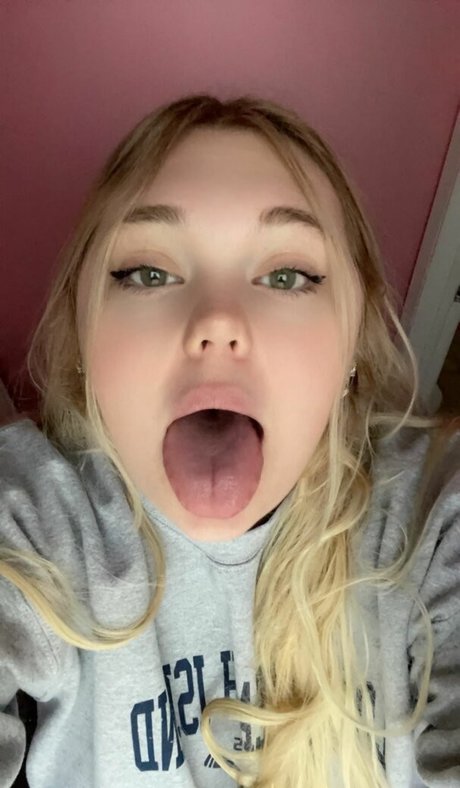 Lxves pornstar nude pic