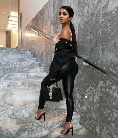 Aneeqa Farid star sex images