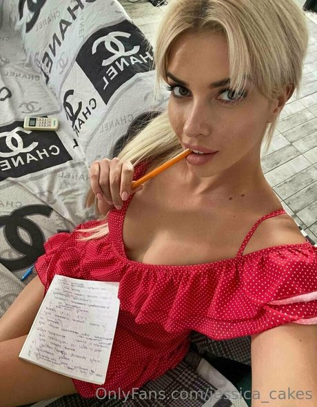 jessica cakes nude actress pictures