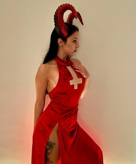 Bisscute model exclusive gallery