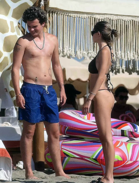 skinny shemale onlyfans free picture