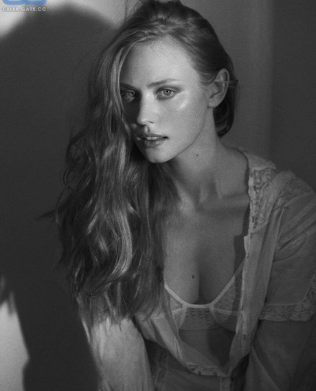Deborah Ann Woll pornographic model pictures