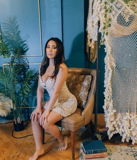 TrainWithTay model nudes archive