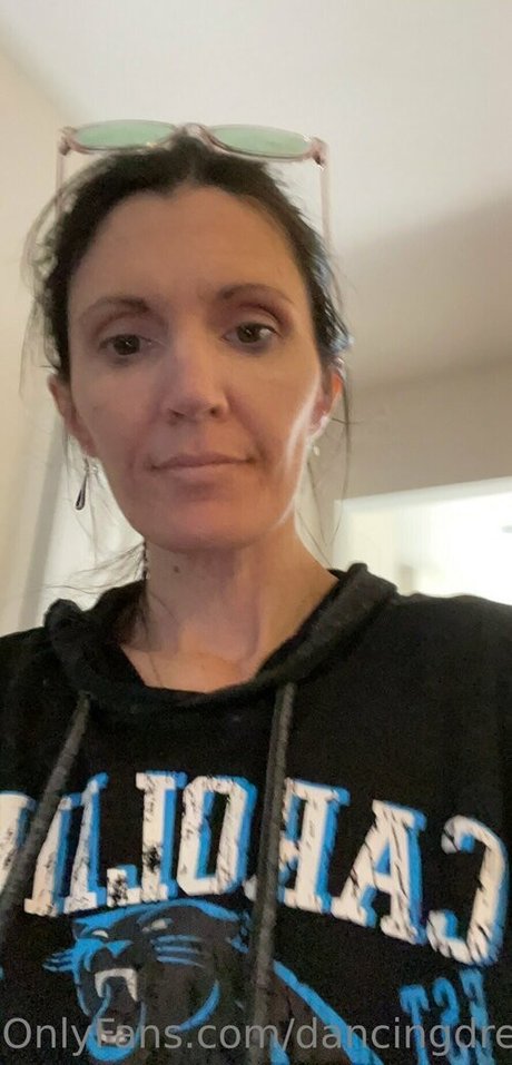 dancingdreamer model nude picture