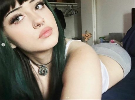 tewzday model xxx pictures