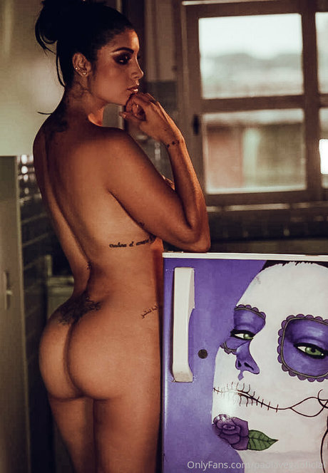 paolavegaoficial pornstar erotic photo