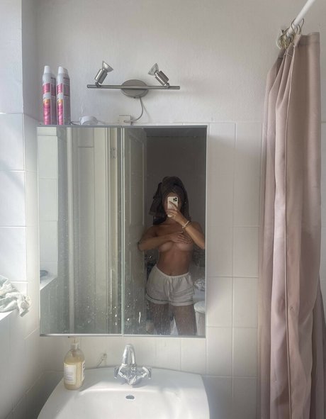 Sofie Mai art model pic