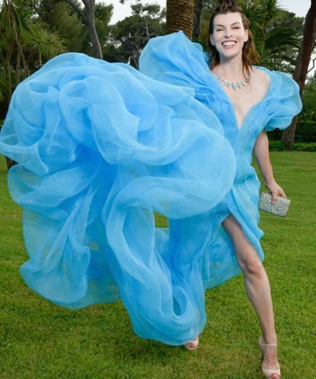 Milla Jovovich model xxx photo