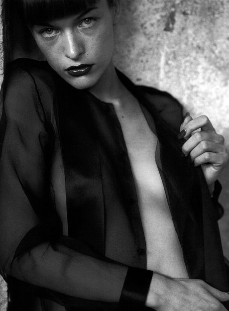 Milla Jovovich hd actress img