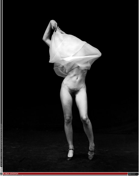 Milla Jovovich adult actress photo