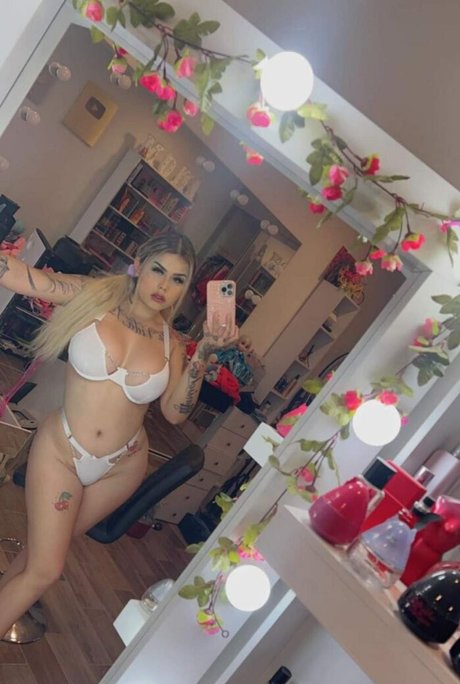 monafashionbeauty pretty model pic