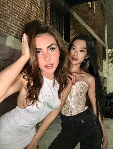 BotezLive xxx pornstar img