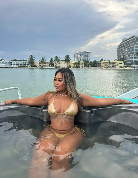 karmaexotica porn model pics