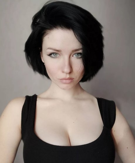 innervus beautiful model img