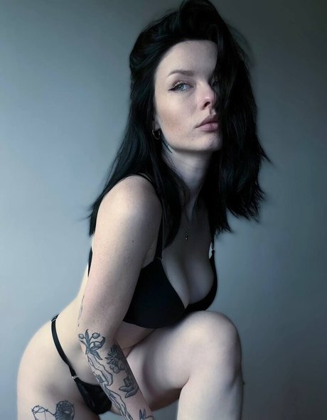 innervus pretty model images