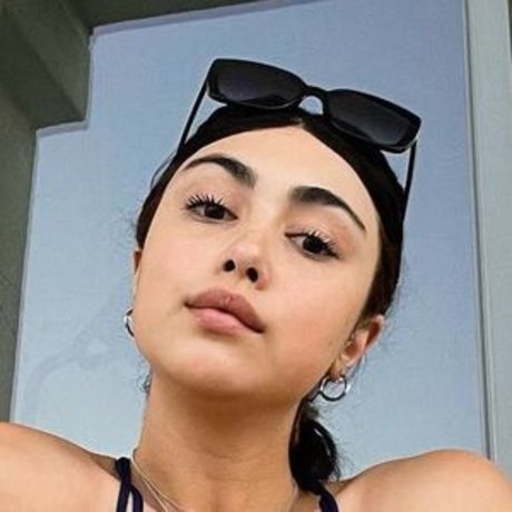 Alexa Mansour sexy actress photos