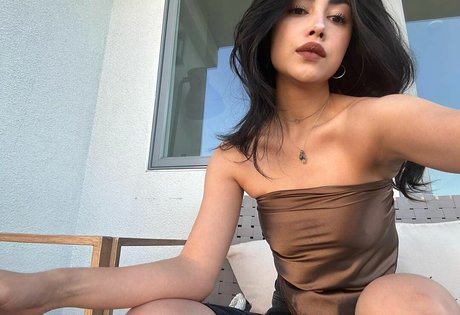 Alexa Mansour erotic model pics