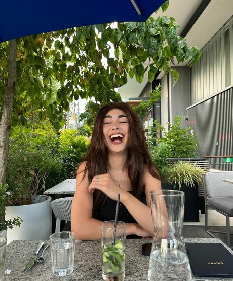 Alexa Mansour erotic model gallery