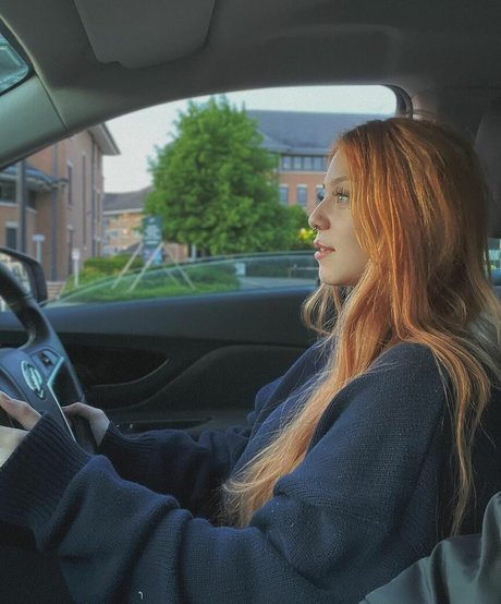 Isabella Dorta model hot pics