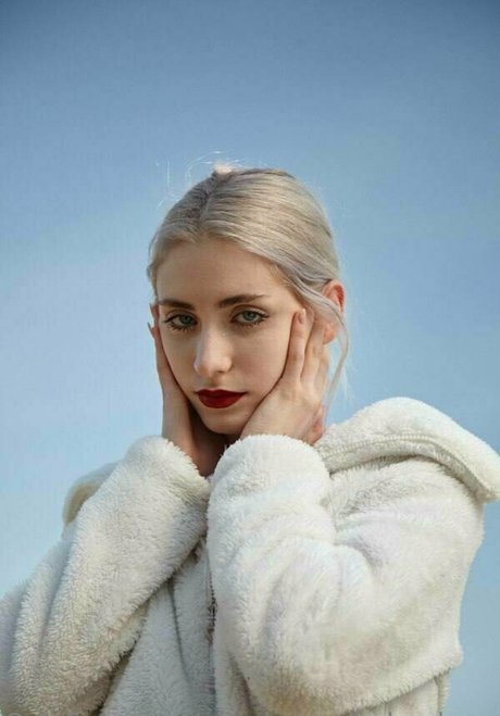 aliceinwonderland xo model naked gallery