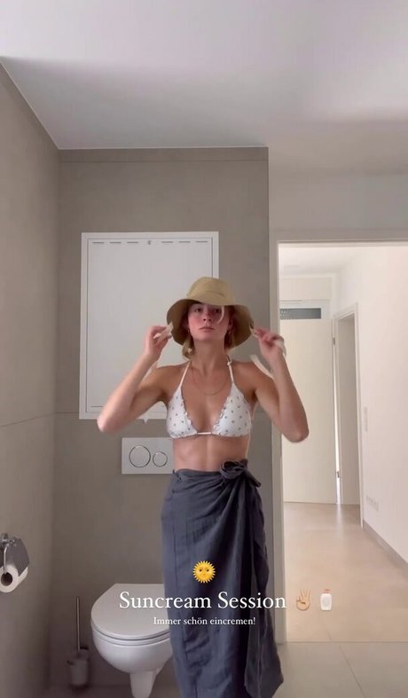 saggy milf onlyfans erotic photo