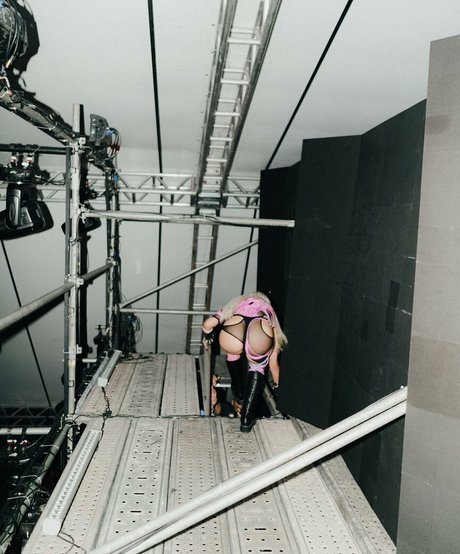 Luisa Sonza nude model gallery