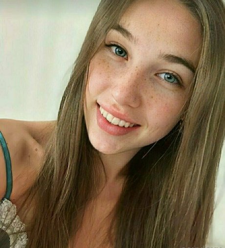 blondiesasha hot actress gallery