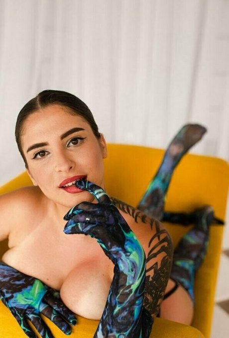 blondiesasha nice model pic