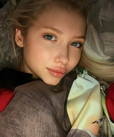 blondiesasha beautiful actress img