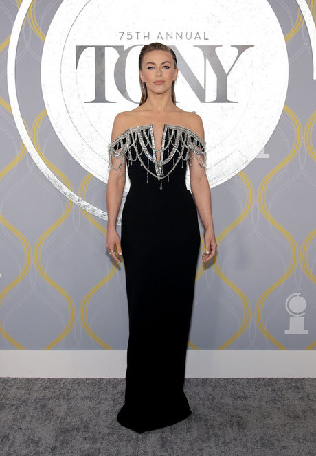 Julianne Hough erotic model pic