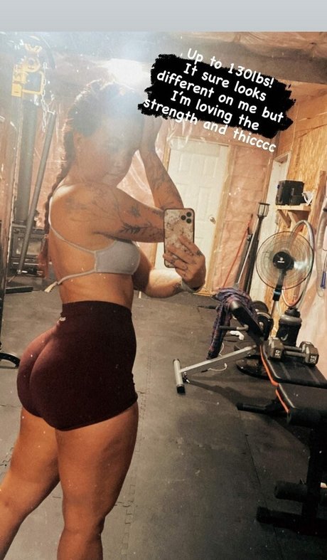 Rhianna R_ nudes actress images