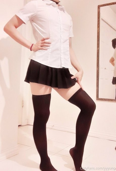 yyyuno model top pic