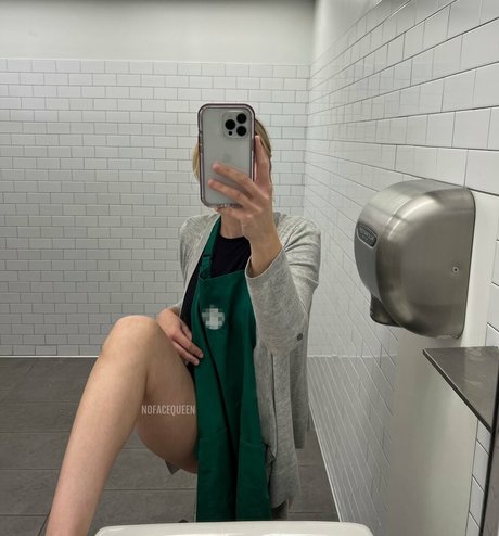 TheNoFaceQueen porn model picture