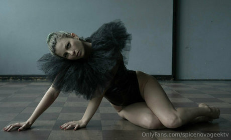 spicenovageektv model nude photo