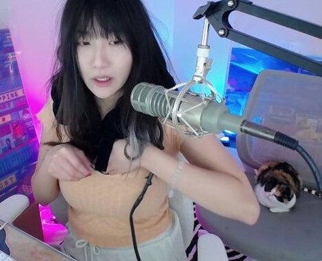 eyes onlyfans exclusive image