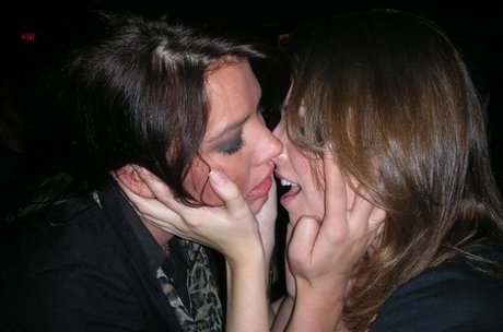 Anna Kendrick beautiful model img