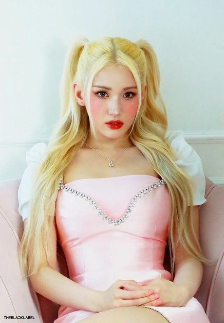 Jeon Somi pornstar beautiful img