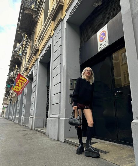 Jeon Somi beautiful model img