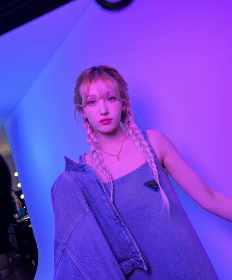 Jeon Somi star erotic picture