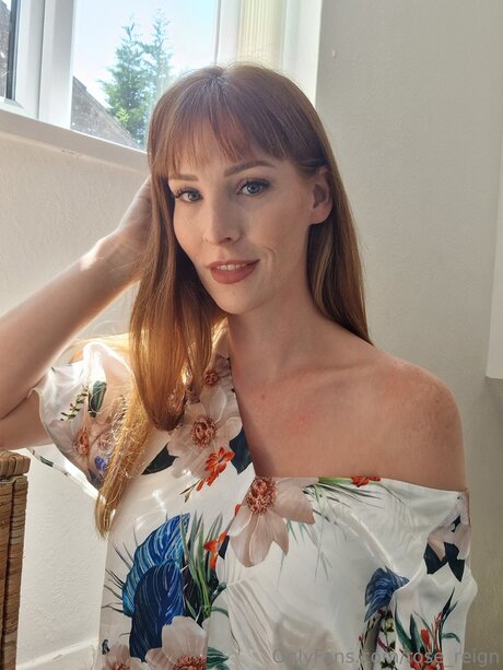 Rose Reign perfect model photo